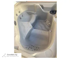 HOT TUB - 3 person Freeflow corner spa